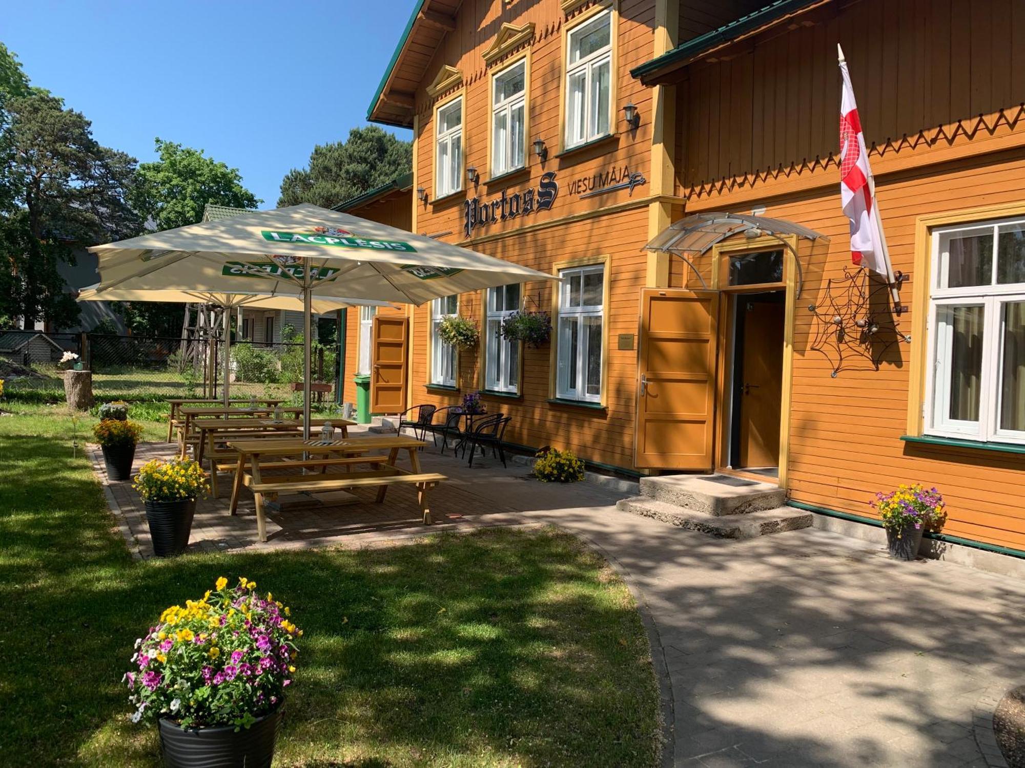 Portoss Hotel Вентспилс Екстериор снимка