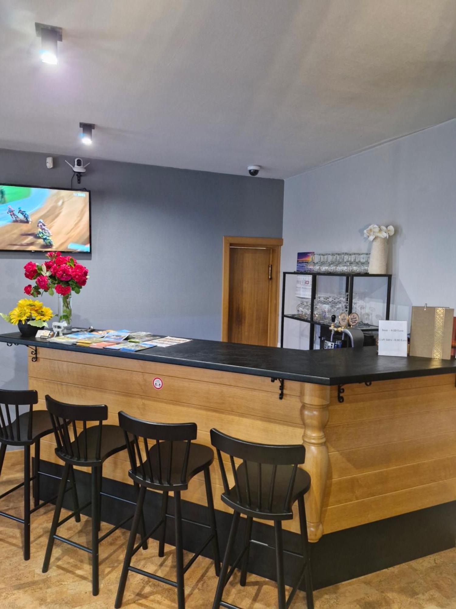 Portoss Hotel Вентспилс Екстериор снимка